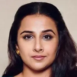 雲雅白蘭 - 三角畸戀演員 飾演Krishna Verma