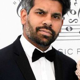 Carl Falk 飾演 Self - Songwriter & Tim's Friend