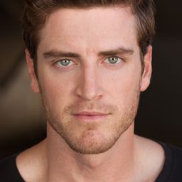 Jake Lockett 飾演 Agent Jaeger