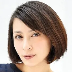 奧菜恵 飾演 Kakunaka Hitomi