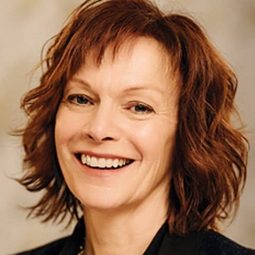 Martha Burns 飾演 