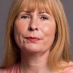 Clare Rewcastle Brown 飾演 Self - Investigative Journalist, Sarawak Report