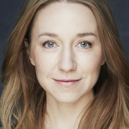 埃娃普特羅 飾演 Maya Vanni, f. London