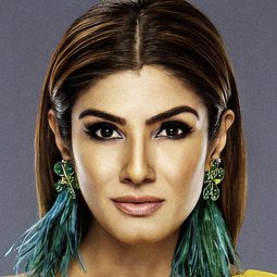 瑞維娜·坦登 飾演 Priya