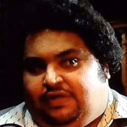 Ahmed El Shenawi 飾演 Therapist