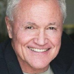 Chuck Pfeiffer 飾演 Texan