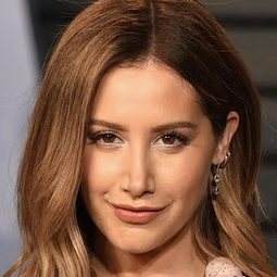 艾希莉·緹絲黛爾 - 飛哥與發仔：星球大戰演員 飾演Candance Flynn (voice)