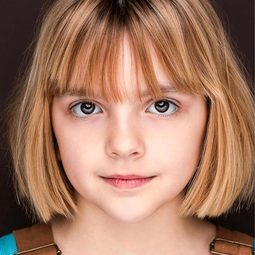 Arabella Olivia Clark 飾演 Young Polly