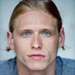 Nicholas Logan 飾演 Alexi Ignatyev