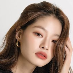 Kim A-hyun 飾演 Joo-in