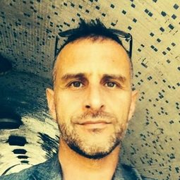 Björn Freiberg 飾演 Bar Guy