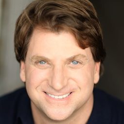 Michael Arata 飾演 Dr. Harrison