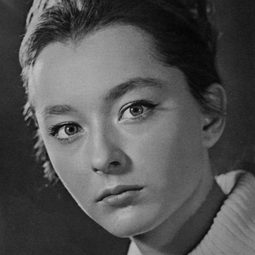 Anastasiya Vertinskaya 飾演 self