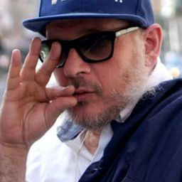 Ricky Powell 飾演 The Rickster