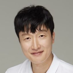 崔秉默 - 無情之境演員 飾演Captain Choi