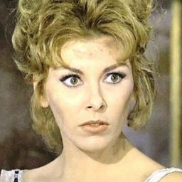 Loredana Nusciak 飾演 Donata