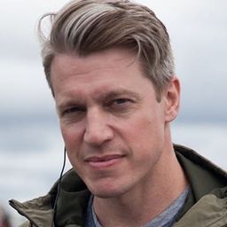 Spencer Maybee 飾演 Vinny Gay