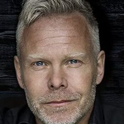 Morten Kirkskov 飾演 Lars Bjørn