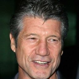 佛瑞德·華德 - 迫良持槍演員 飾演The Major