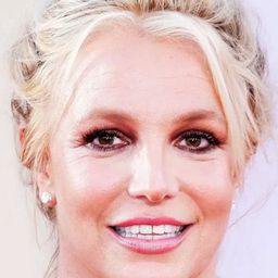 小甜甜布蘭妮 飾演 Self