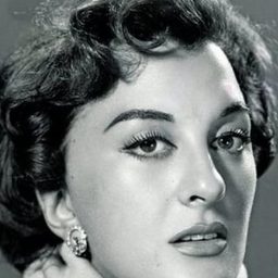 Lucy Gallardo - Cuernos debajo de la cama演員 飾演