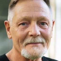 Edward Heeley 飾演 Mr. Lachman