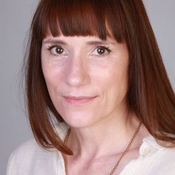 Charlotte Randle 飾演 Mary