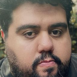 Ayman Wattar 飾演 Self