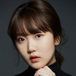 Shin Bi 飾演 Dong-mi