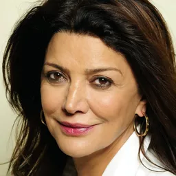 休蕾·艾妲希露 飾演 Dr. Lofton