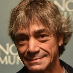 侯內·維萊拉 飾演 Augusto Borba