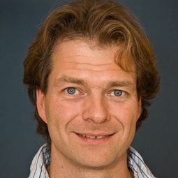 Philipp Schepmann 飾演 Self (voice)