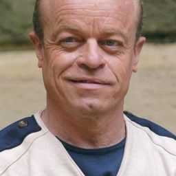 Alain Prévost 飾演 Nano