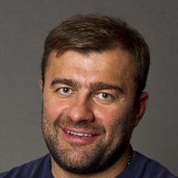 Mikhail Porechenkov 飾演 Vadim’s dad