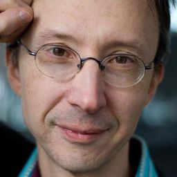 Dominique Pozzetto - 鬼上門演員 飾演Desk Clerk