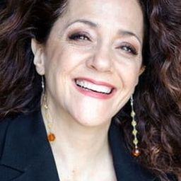 Crescenza Guarnieri - Christmas Dinner演員 飾演Maura