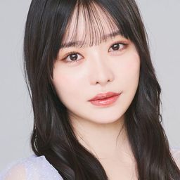 高鶴桃羽 飾演 Akane Nomoto