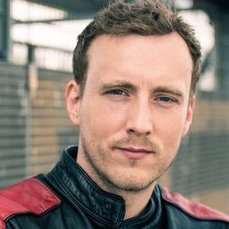 Sebastian Achilles 飾演 Kai