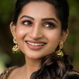 Nakshathra Nagesh 飾演 RJ Divya