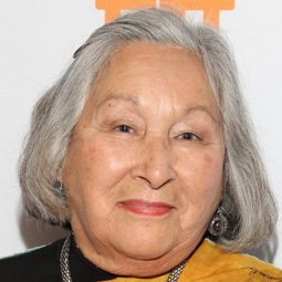 Edna Manitowabi 飾演 Naomi