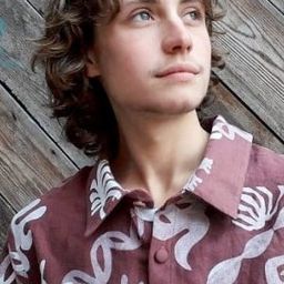 Ezra Fieremans 飾演 Dimitri