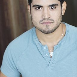 Danny Martinez 飾演 Gilbert