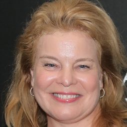 凱瑟琳·柯廷 - 月亮之光演員 飾演Kirra