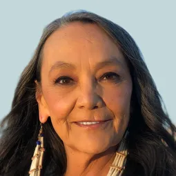 丹圖·卡蒂娜 - 燃情歲月演員 飾演Pet