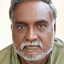 Bava Chelladurai 飾演 Akbar