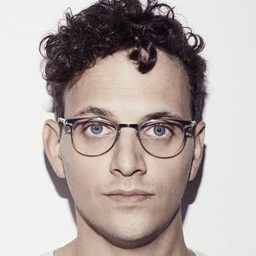 Salem Al Fakir 飾演 Self