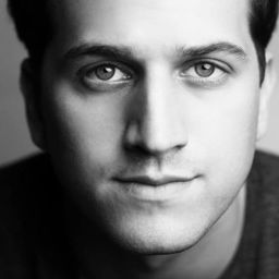 Benjámin Lengyel 飾演 Zsolt