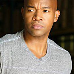 Jayson McCardell - 1 和 2演員 飾演Officer #1