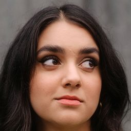 潔芮汀·薇思瓦納森 飾演 Mel