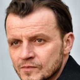 Karol Wróblewski 飾演 Józef Różański